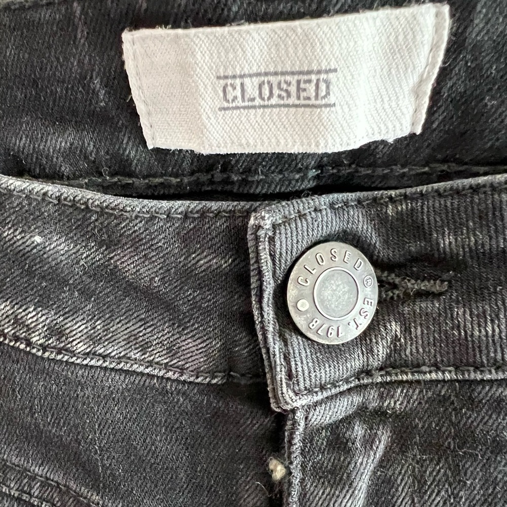 Closed. Skinny pusher, distressed vintage black.